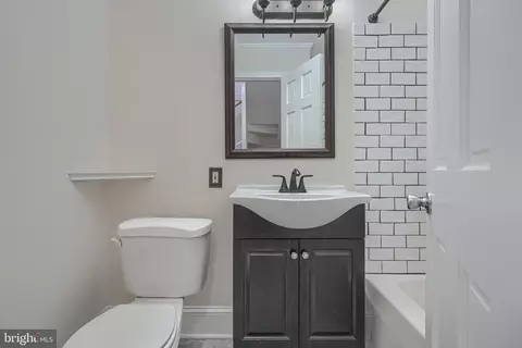Bath - 42 E Hamburg St E, Baltimore, MD 21230 photo 1 of 2