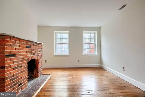 Living - 42 E Hamburg St E, Baltimore, MD 21230 photo 3 of 3