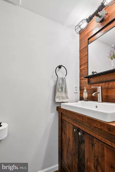 Bath - 1406 Jackson St, Baltimore, MD 21230 photo 1 of 4
