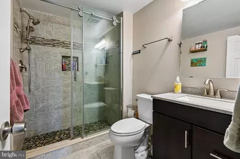 Bath - 1406 Jackson St, Baltimore, MD 21230 photo 2 of 4