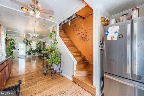 Entry Way - 2817 Hemlock Ave, Baltimore, MD 21214 photo 6 of 10