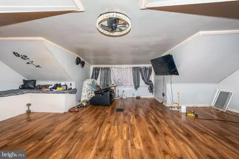 Entry Way - 2817 Hemlock Ave, Baltimore, MD 21214 photo 8 of 10