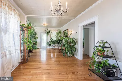 Entry Way - 2817 Hemlock Ave, Baltimore, MD 21214 photo 3 of 10
