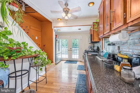 Entry Way - 2817 Hemlock Ave, Baltimore, MD 21214 photo 7 of 10