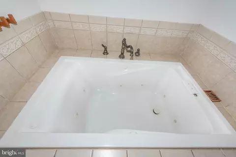Bath - 2817 Hemlock Ave, Baltimore, MD 21214 photo 3 of 3