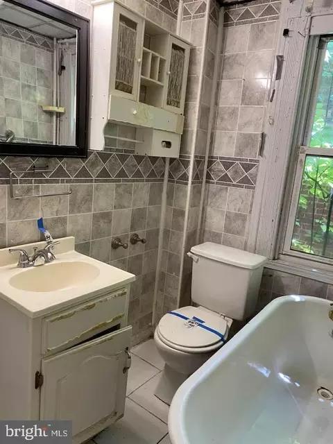918 Appleton St, Baltimore, MD 21217 photo 5