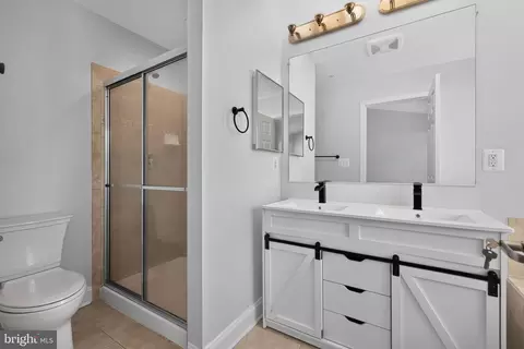 Entry Way - 824 Ryan St, Baltimore, MD 21230 photo 4 of 6