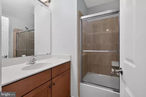 Bath - 824 Ryan St, Baltimore, MD 21230 photo 3 of 3