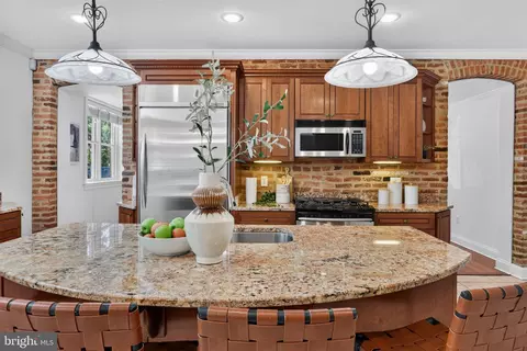 2932 Dillon St, Baltimore, MD 21224