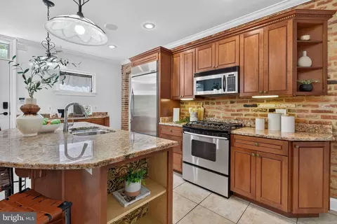 Kitchen - 2932 Dillon St, Baltimore, MD 21224 photo 2 of 5