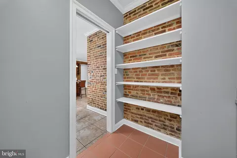 Entry Way - 2932 Dillon St, Baltimore, MD 21224 photo 3 of 5