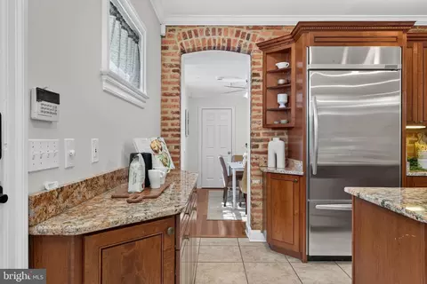 Entry Way - 2932 Dillon St, Baltimore, MD 21224 photo 2 of 5
