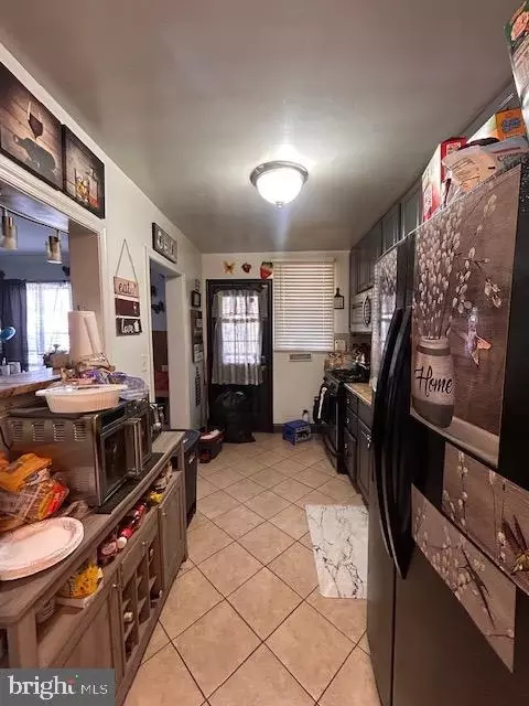 Entry Way - 3924 Edgewood Rd, Baltimore, MD 21215 photo 3 of 8