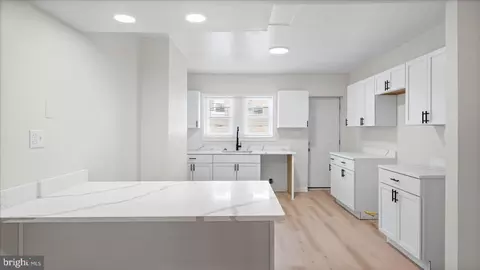 Entry Way - 537 N Milton Ave, Baltimore, MD 21205 photo 10 of 19