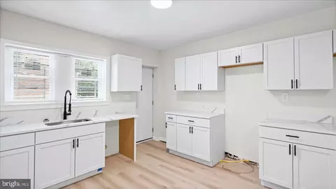 Entry Way - 537 N Milton Ave, Baltimore, MD 21205 photo 13 of 19