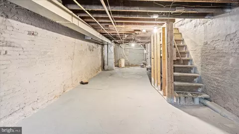 Entry Way - 537 N Milton Ave, Baltimore, MD 21205 photo 18 of 19