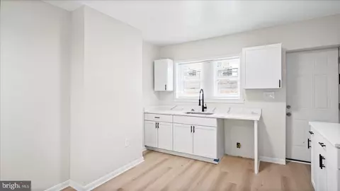 Entry Way - 537 N Milton Ave, Baltimore, MD 21205 photo 11 of 19
