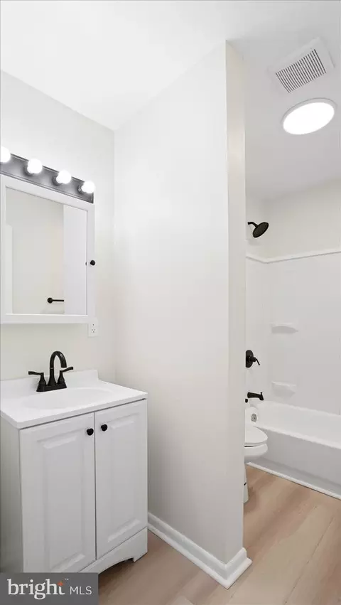 Bath - 537 N Milton Ave, Baltimore, MD 21205 photo 1 of 2