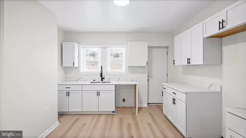 Entry Way - 537 N Milton Ave, Baltimore, MD 21205 photo 12 of 19