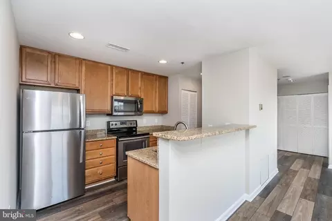 Kitchen - 2702 Lighthouse Pt E #532, Baltimore, MD 21224 photo 1 of 3