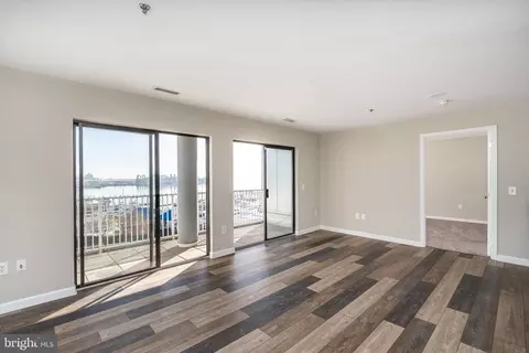 2702 Lighthouse Pt E #532, Baltimore, MD 21224