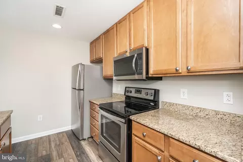 Kitchen - 2702 Lighthouse Pt E #532, Baltimore, MD 21224 photo 3 of 3