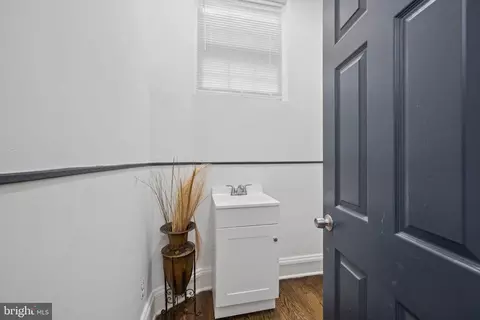 Entry Way - 2329 Eutaw Pl, Baltimore, MD 21217 photo 3 of 9
