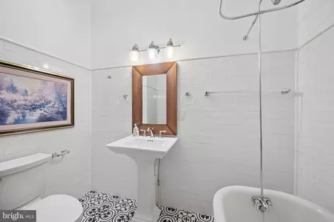 Bath - 2329 Eutaw Pl, Baltimore, MD 21217 photo 3 of 4