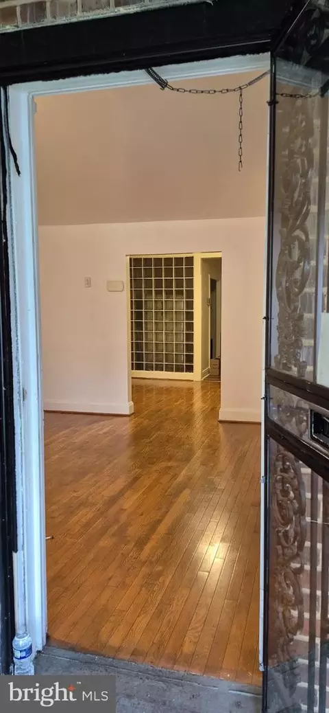 Entry Way - 3051 Seamon Ave, Baltimore, MD 21225 photo 1 of 9