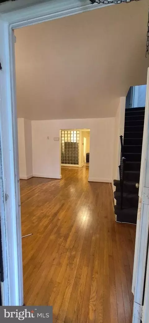 Entry Way - 3051 Seamon Ave, Baltimore, MD 21225 photo 2 of 9