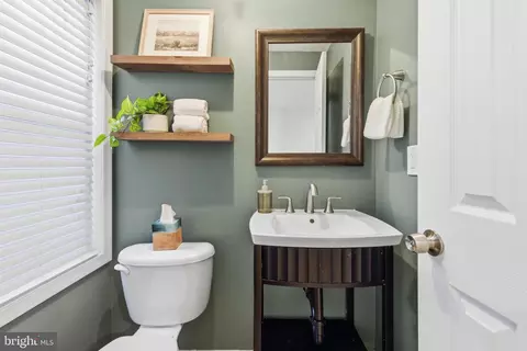 Bath - 1129 William St, Baltimore, MD 21230 photo 1 of 4