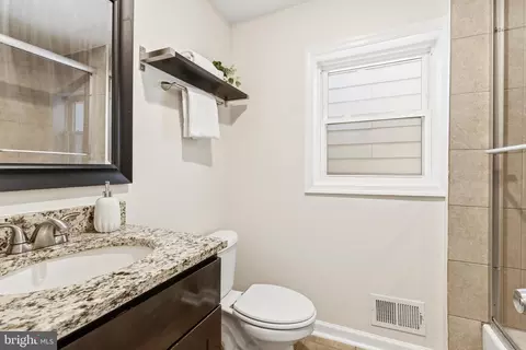 Bath - 1129 William St, Baltimore, MD 21230 photo 4 of 4