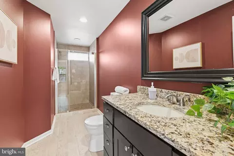 Bath - 1129 William St, Baltimore, MD 21230 photo 3 of 4