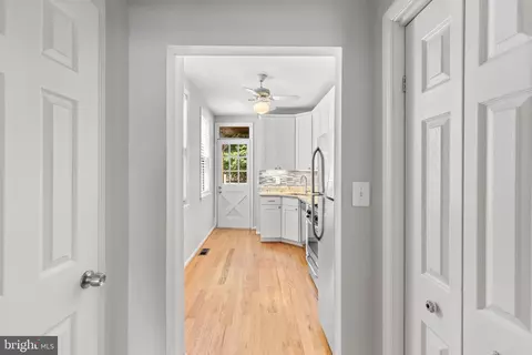 Entry Way - 1232 Patapsco St, Baltimore, MD 21230 photo 2 of 8