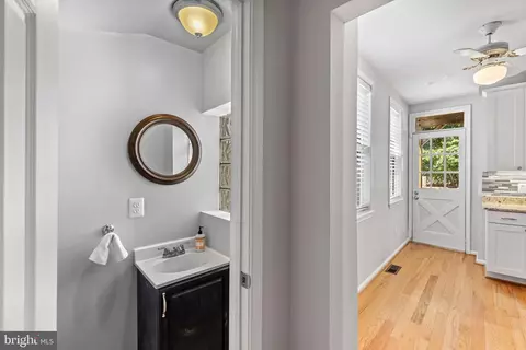 Entry Way - 1232 Patapsco St, Baltimore, MD 21230 photo 3 of 8