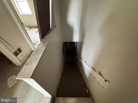 Entry Way - 2812 Quantico Ave, Baltimore, MD 21215 photo 3 of 4