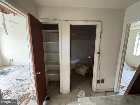 Entry Way - 2812 Quantico Ave, Baltimore, MD 21215 photo 2 of 4