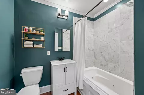 Bath - 908 S Decker Ave, Baltimore, MD 21224 photo 1 of 2