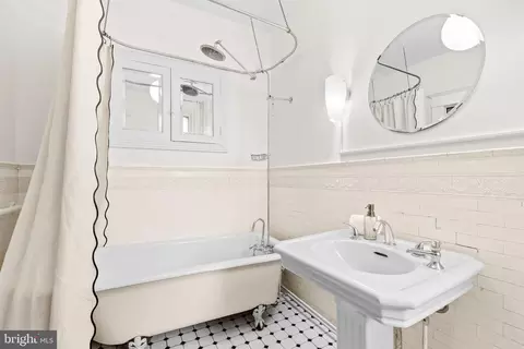 Bath - 2736 N Calvert St, Baltimore, MD 21218 photo 3 of 7