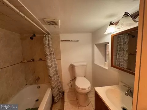 Bath - 3307 Abell Ave, Baltimore, MD 21218 photo 4 of 4