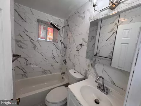 Bath - 3307 Abell Ave, Baltimore, MD 21218 photo 3 of 4