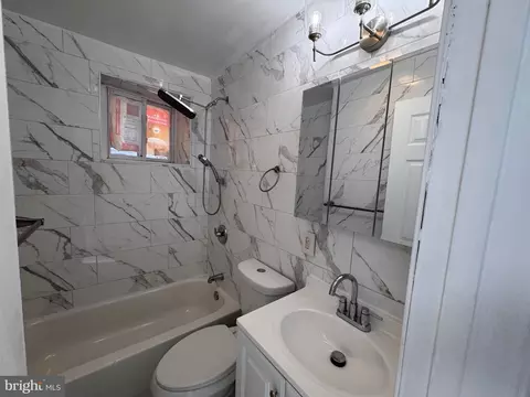 Bath - 3307 Abell Ave, Baltimore, MD 21218 photo 2 of 4
