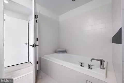 Bath - 1200 Steuart St #514, Baltimore, MD 21230 photo 4 of 4