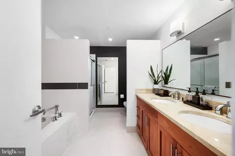 Bath - 1200 Steuart St #514, Baltimore, MD 21230 photo 2 of 4