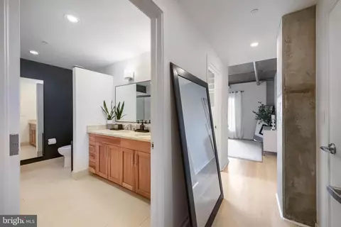 Entry Way - 1200 Steuart St #514, Baltimore, MD 21230 photo 2 of 3