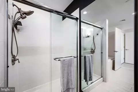 Bath - 1200 Steuart St #514, Baltimore, MD 21230 photo 3 of 4