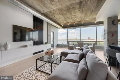 Living - 1200 Steuart St #514, Baltimore, MD 21230 photo 2 of 2