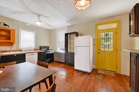 Entry Way - 3600 Hooper Ave, Baltimore, MD 21211 photo 3 of 4