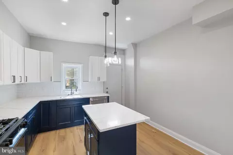Entry Way - 653 Bartlett Ave, Baltimore, MD 21218 photo 4 of 10