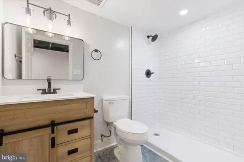 Bath - 653 Bartlett Ave, Baltimore, MD 21218 photo 2 of 4